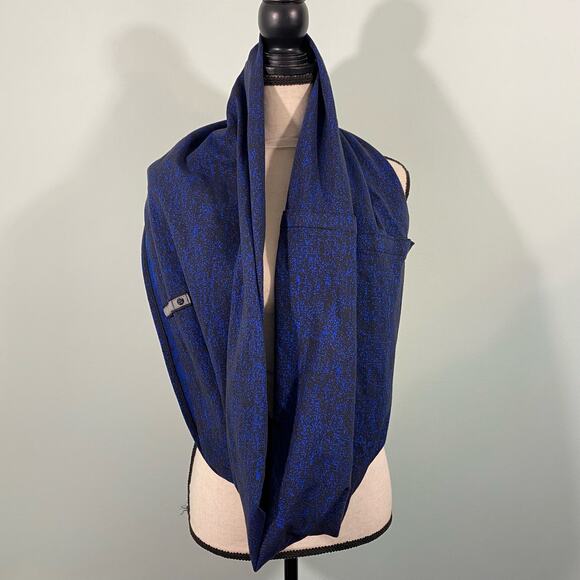 Lululemon's Women's Blue Print Multi Wear Vinyasa Scarf / Wrap - Picture 1 of 5
